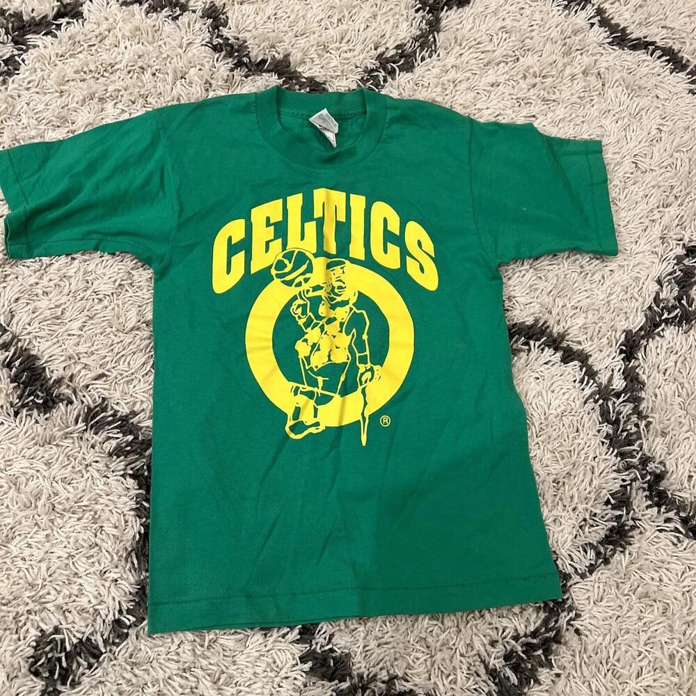 Boston Celtics T Shirt  Fruit Of The Loom Green Single Stitch